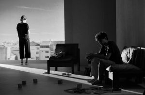Crítica da peça A Noite Canta, do dramaturgo Jon Fosse, apresentada no Teatro Helena Sá e Costa, a 4 de Fevereiro de 2017 | INTRO