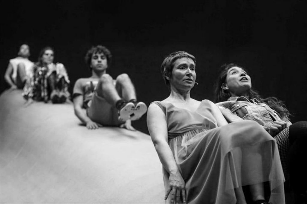 Crítica ao espectáculo musical Montanha Russa, de Inês Barahona e Miguel Fragata, apresentado no Teatro Nacional D. Maria II a 9 de Março de 2018.