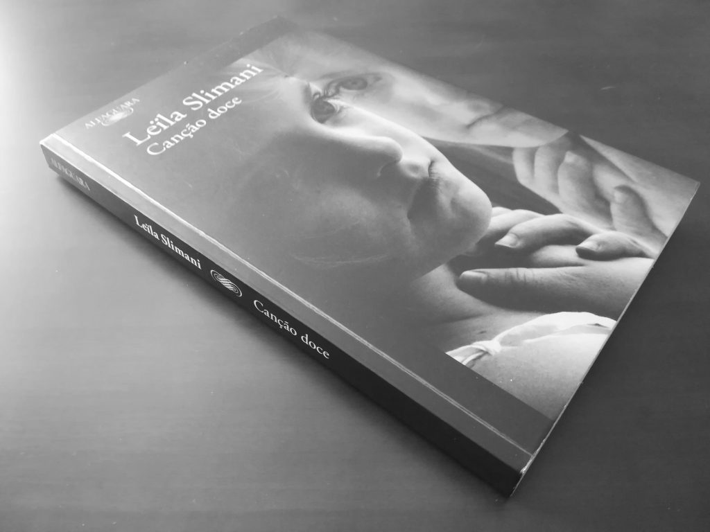 Recensão crítica do livro Canção Doce de Leila Slimani, vencedor do prémio Goncourt 2016, editado em Portugal pela Alfaguara em 2017 | INTRO