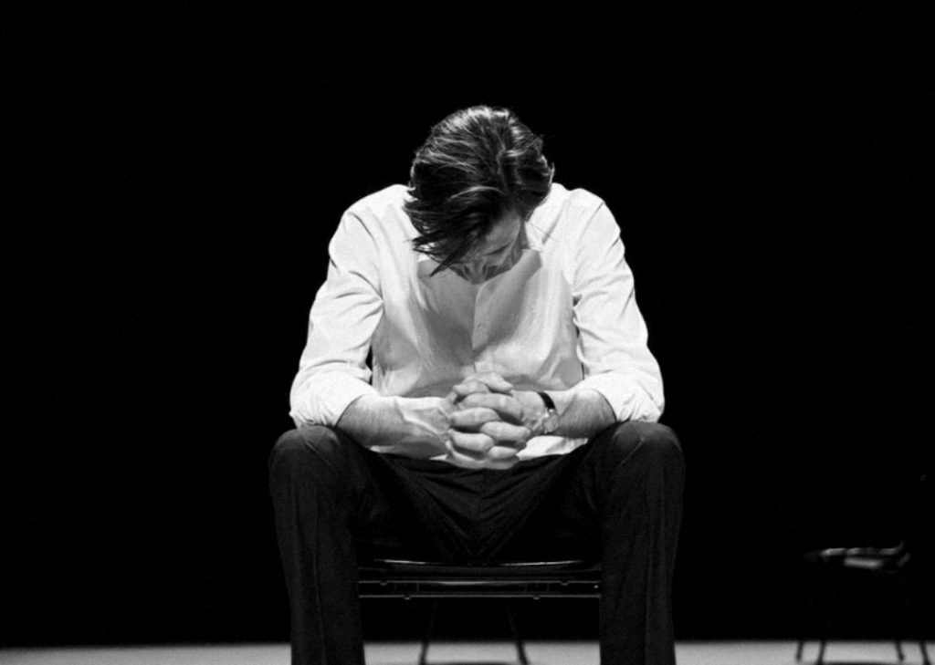 Crítica da peça A Matança Ritual de Gorge Mastromas, de Dennis Kelly, apresentada na Sala Garrett do Teatro Nacional D. Maria II a 31 de Maio de 2019 | INTRO