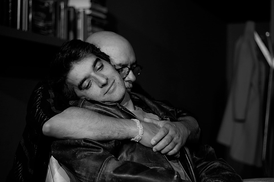 Crítica da peça Sabujo, pela Assédio Teatro, protagonizada por Pedro Frias e João Cardoso, apresentada na Sala de Bolso a 23 de Novembro 2019 | INTRO