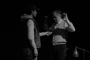 Crítica da peça de Caryll Churchill Um Número, apresentada no Teatro da Trindade no passado dia 5 de Fevereiro, com Virgílio Castelo e José Pimentão | INTRO