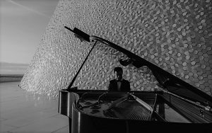 Crítica do álbum "Poetic Scenes" do pianista luso Vasco Dantas, lançado em 2020 pela editora alemã ARS Produktion | INTRO