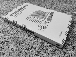Recensão do livro "Correios", primeiro romance do escritor norte-americano Charles Bukowski, publicado pela Antígona, na 2ª edição, em 2015 | INTRO