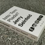 Isto Tem Piada? – Jerry Seinfeld (Vogais, 2020)