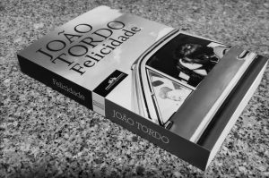Recensão do livro Felicidade, escrito pelo autor português João Tordo e publicado em 2020 com a chancela Companhia das Letras | INTRO