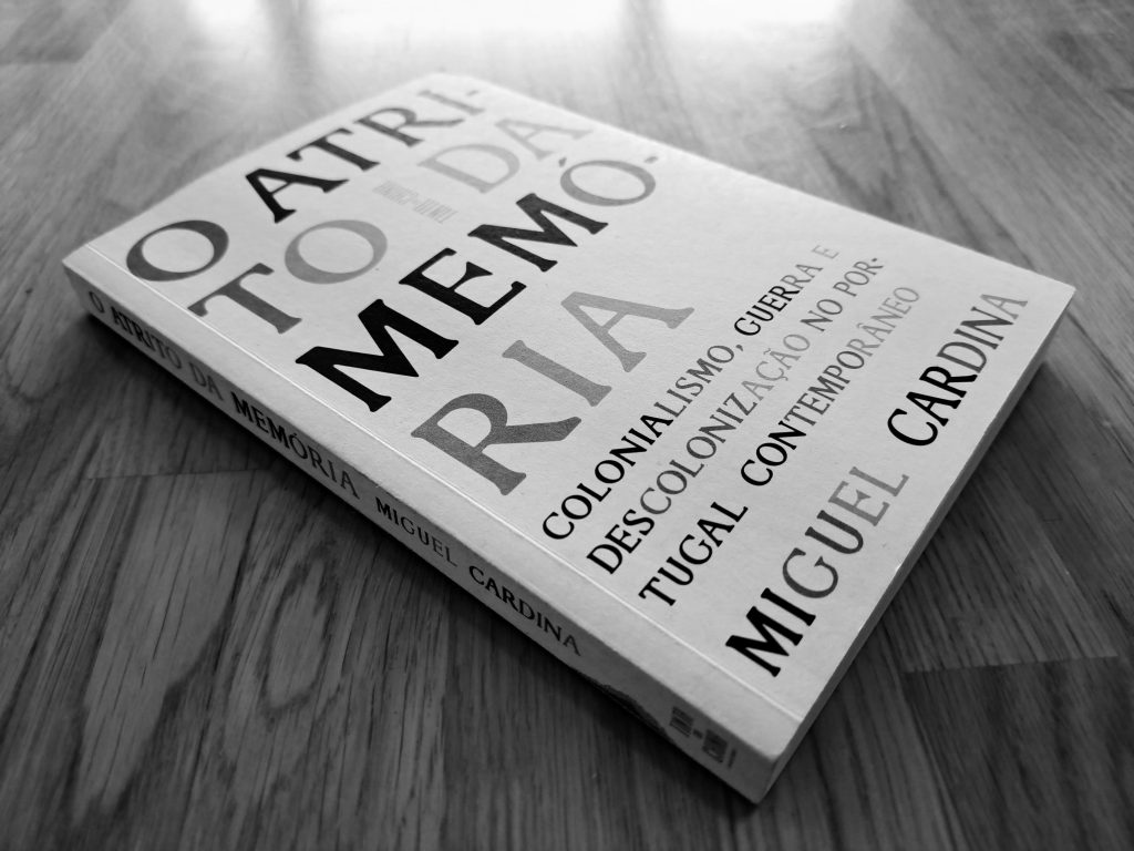 Recensão do livro "O Atrito da Memória" da autoria de Miguel Cardina, editado pela chancela Tinta-da-China em 2023 | INTRO